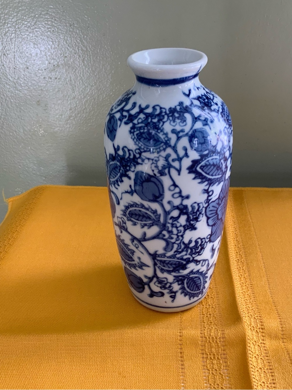 Vintage Traditional Blue and White Chinese Porcelain Vase